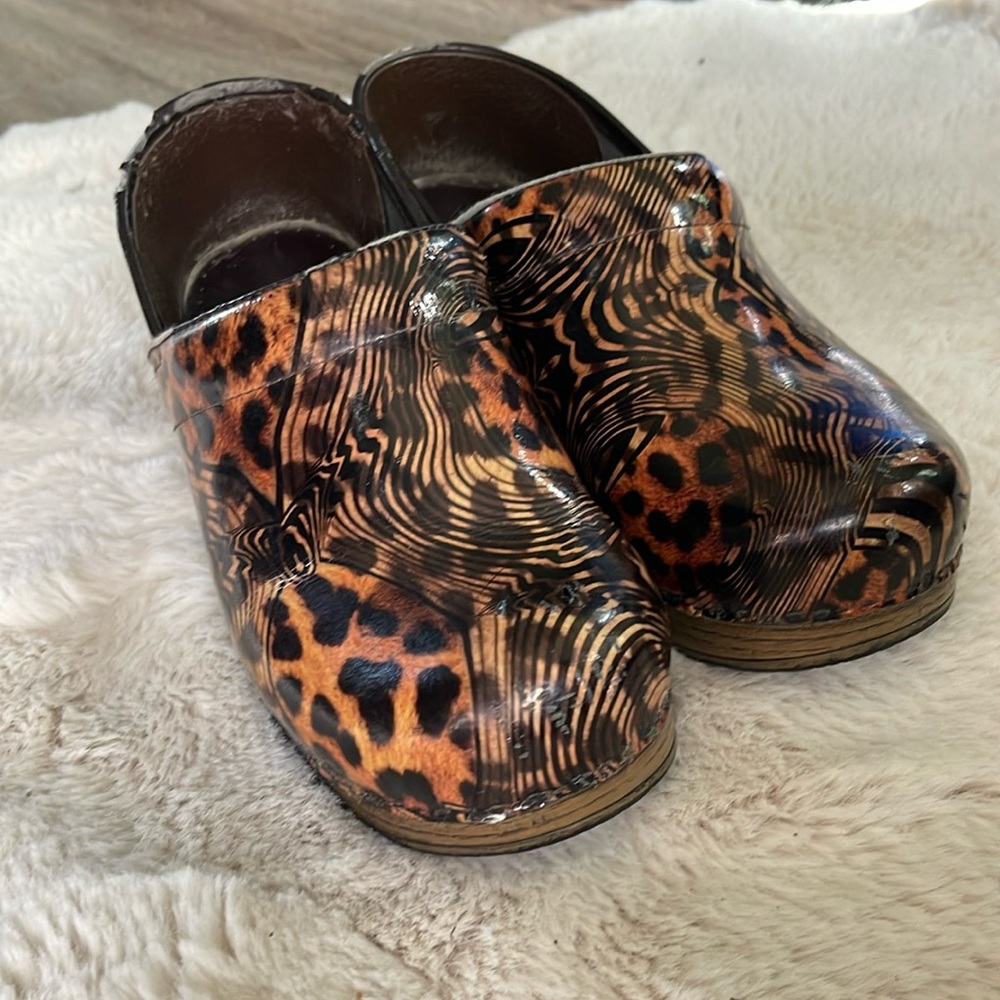 Dansko Leopard Print Clogs Size 39 (Us 8.5-9) - image 5